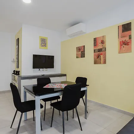 Apartment Pietra Gialla *